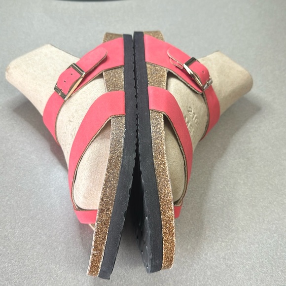 Cliffs by White Mountain. Woman’s Sandel size 8M Coral color / buckle closure - Picture 4 of 11